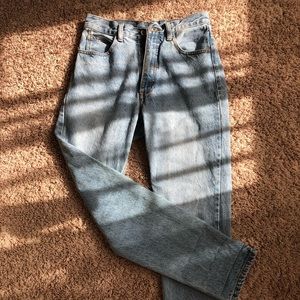 BRANDY MELVILLE MOM JEANS